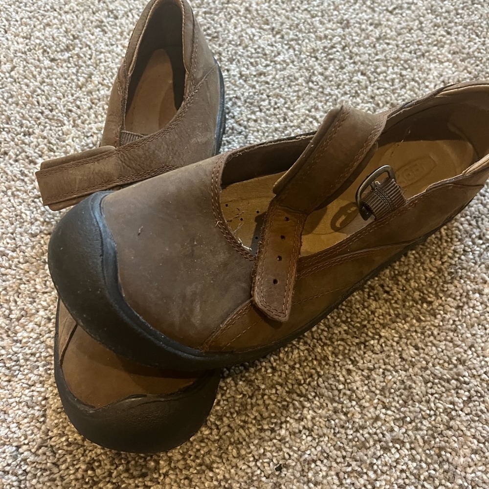 Keen brown Mary Jane’s, gently used